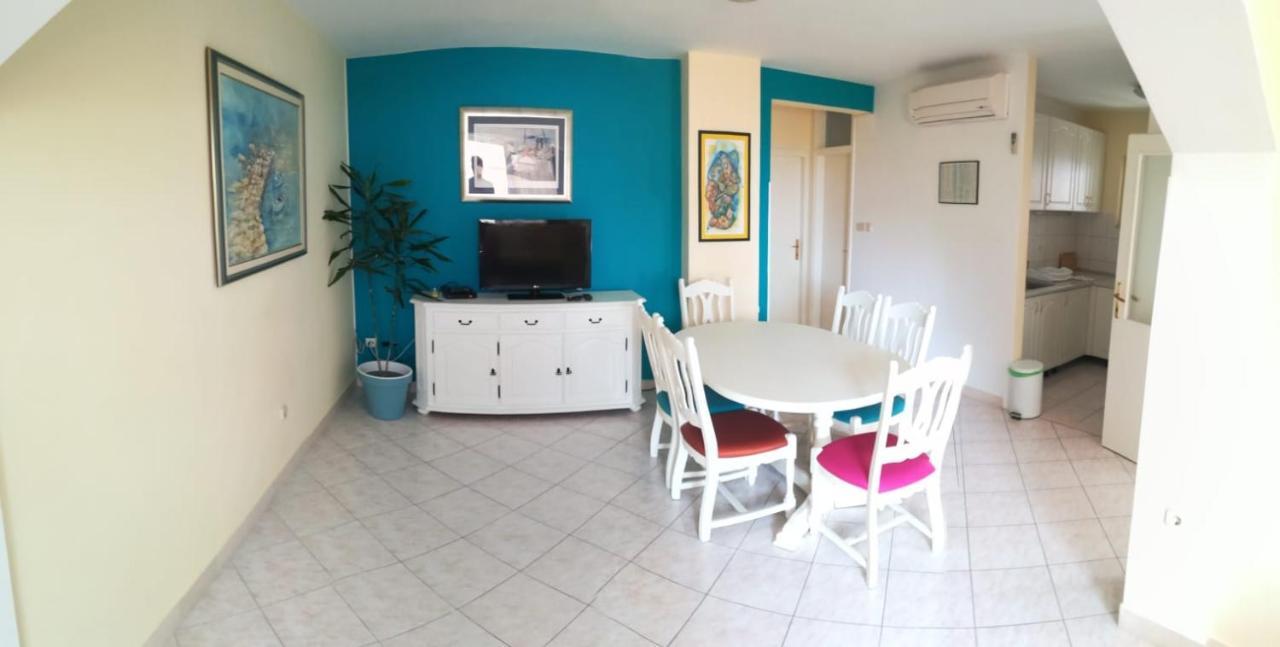 Apartmani Petricevic Supetar Buitenkant foto