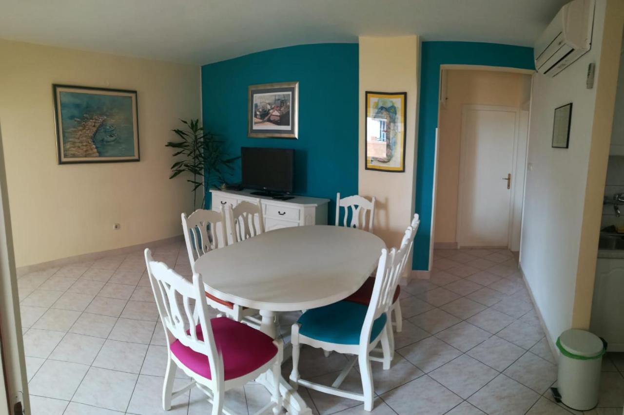 Apartmani Petricevic Supetar Buitenkant foto