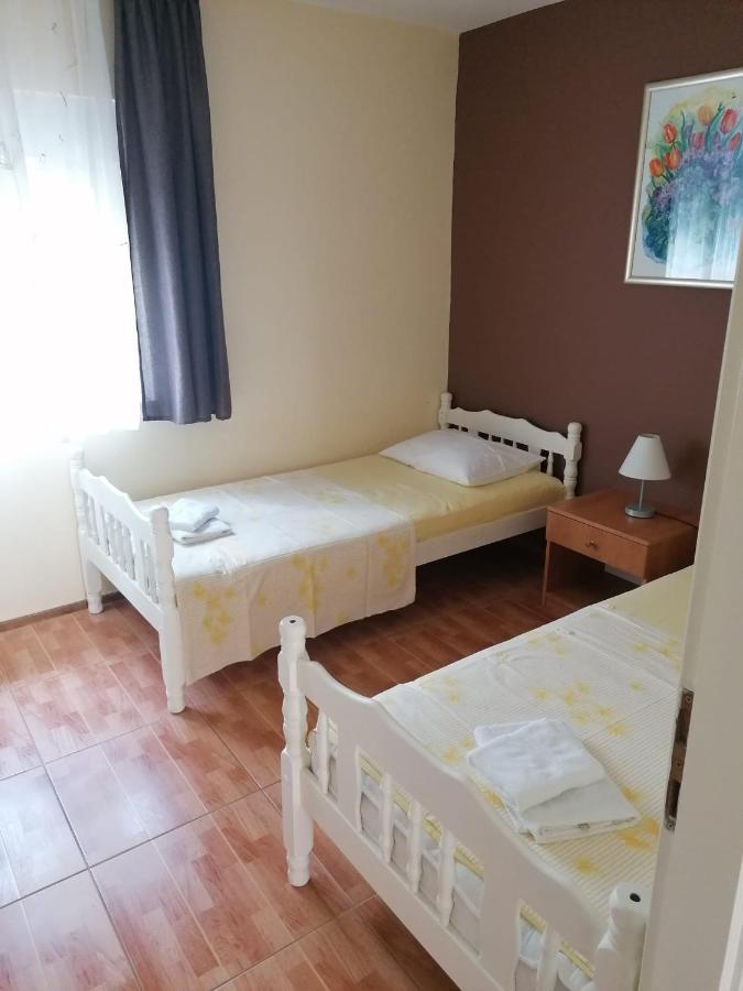 Apartmani Petricevic Supetar Buitenkant foto