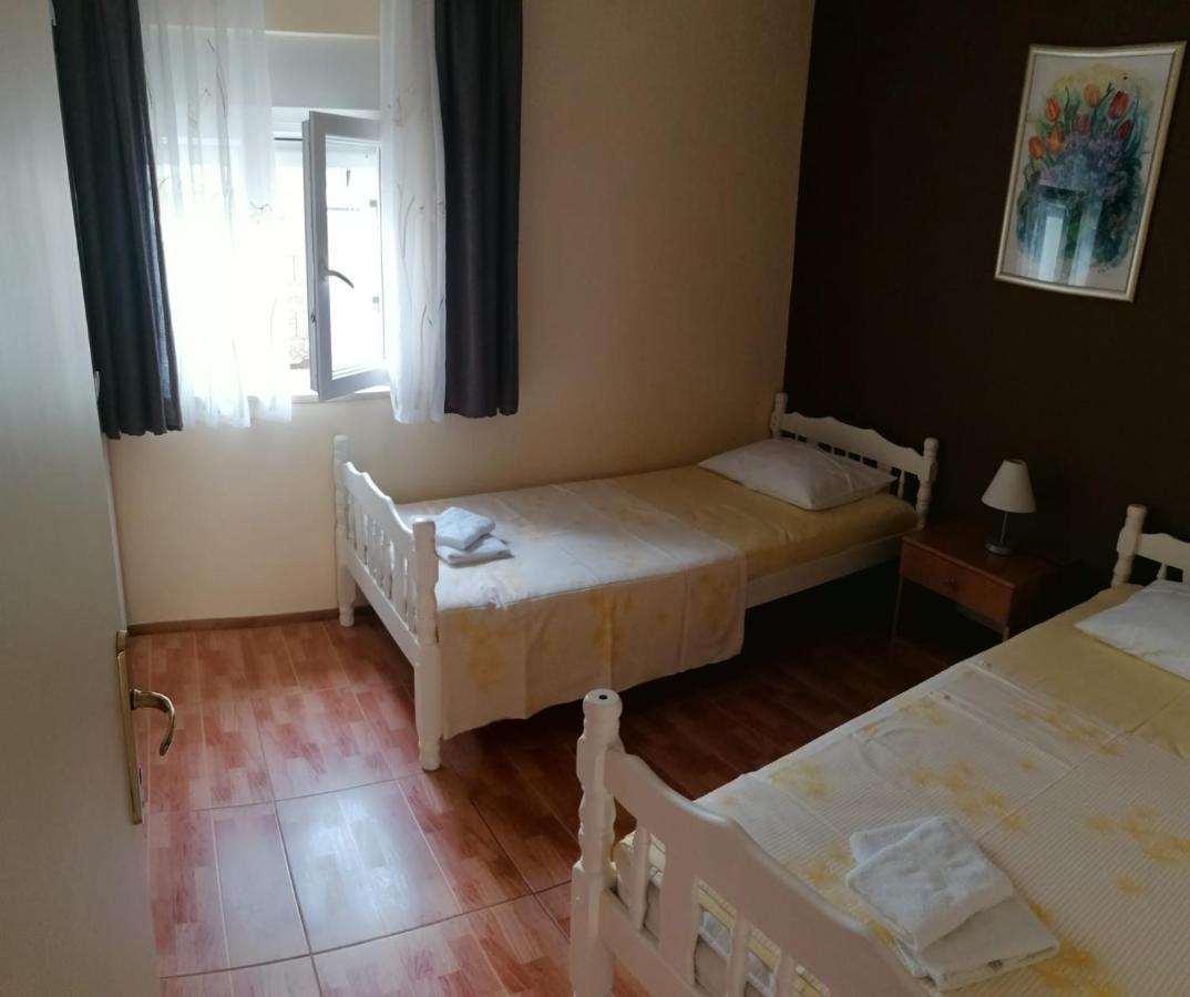 Apartmani Petricevic Supetar Buitenkant foto