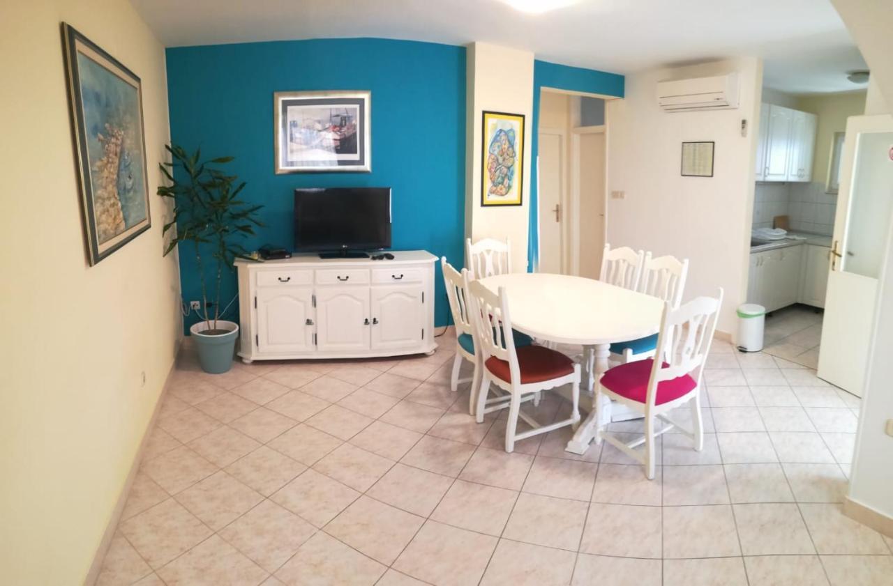 Apartmani Petricevic Supetar Buitenkant foto