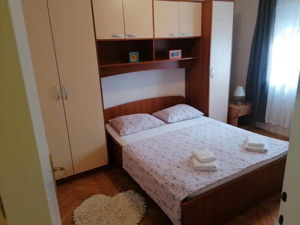 Apartmani Petricevic Supetar Buitenkant foto