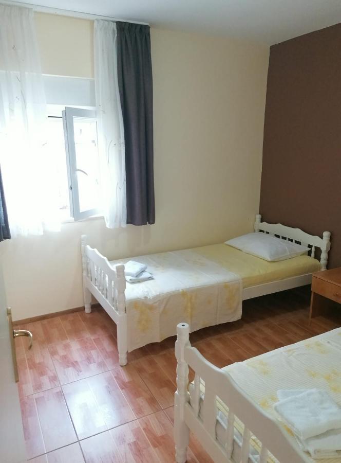 Apartmani Petricevic Supetar Buitenkant foto