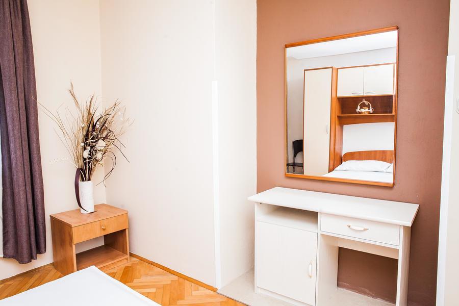 Apartmani Petricevic Supetar Buitenkant foto