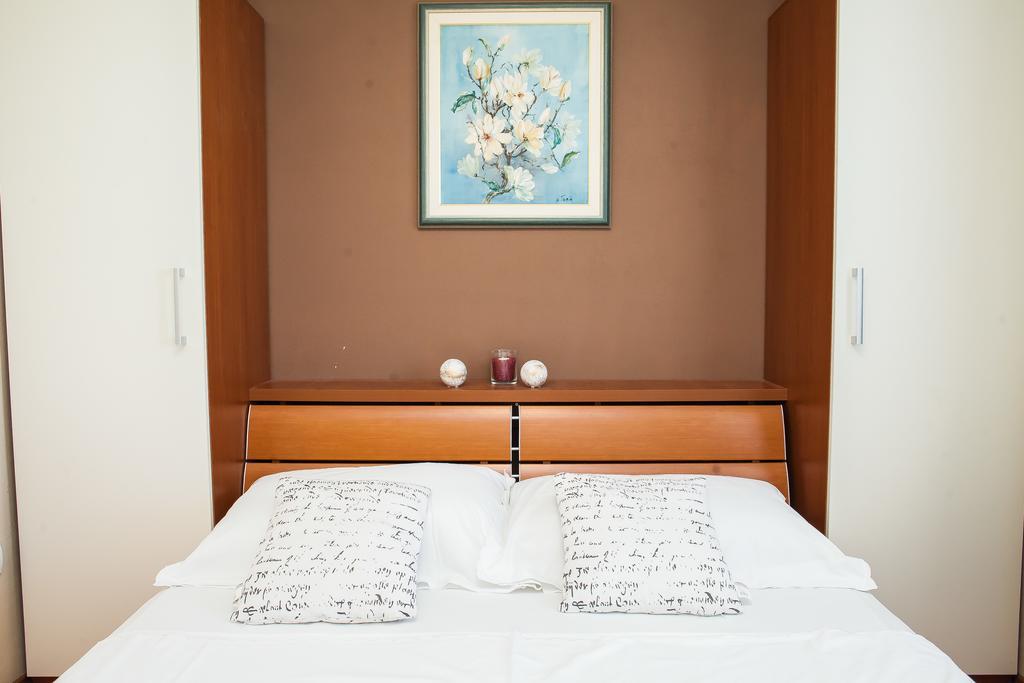 Apartmani Petricevic Supetar Buitenkant foto
