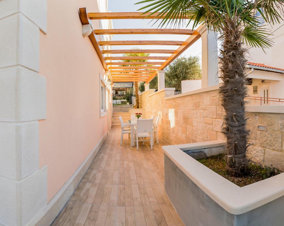 Apartmani Petricevic Supetar Buitenkant foto