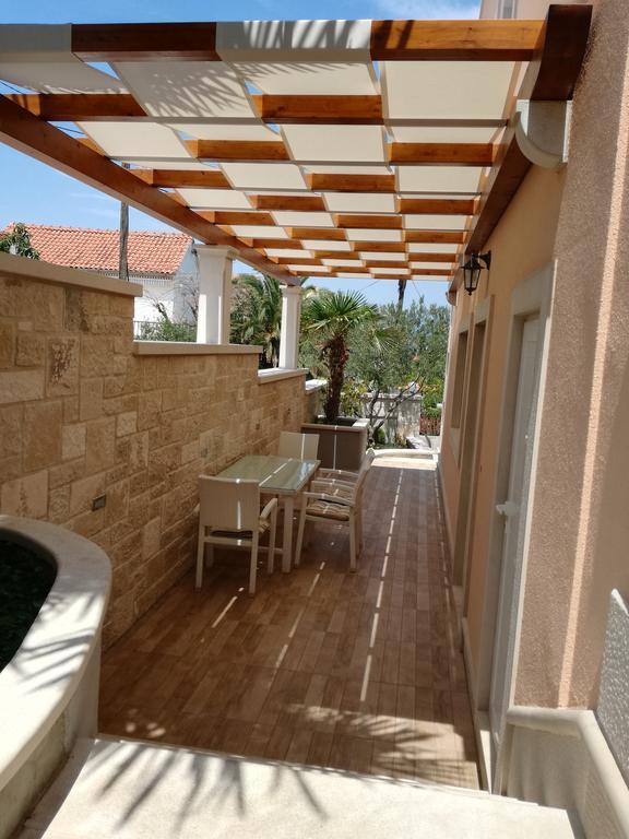 Apartmani Petricevic Supetar Buitenkant foto