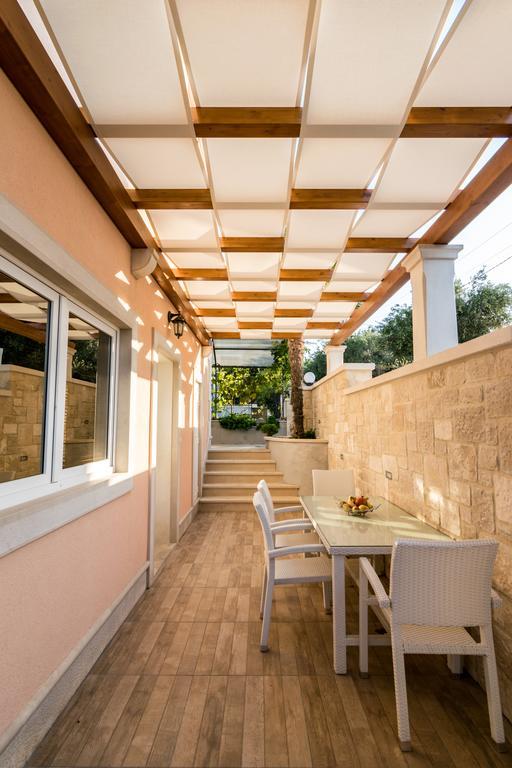 Apartmani Petricevic Supetar Buitenkant foto
