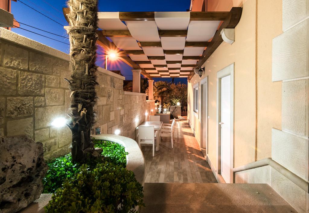 Apartmani Petricevic Supetar Buitenkant foto